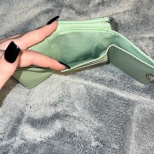 APT.9 Tri-fold and sipper change pouch wallet